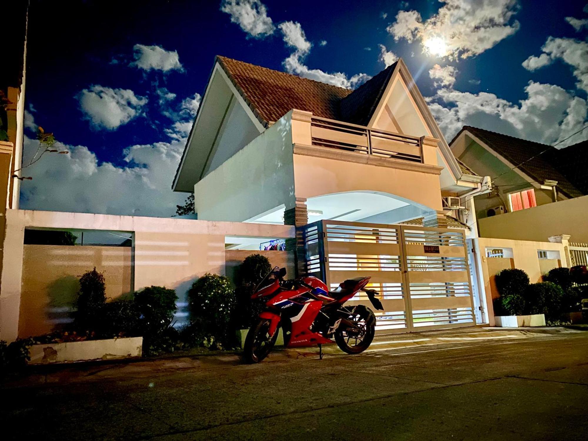 Hillary Timog Park Homes Angeles Exterior foto